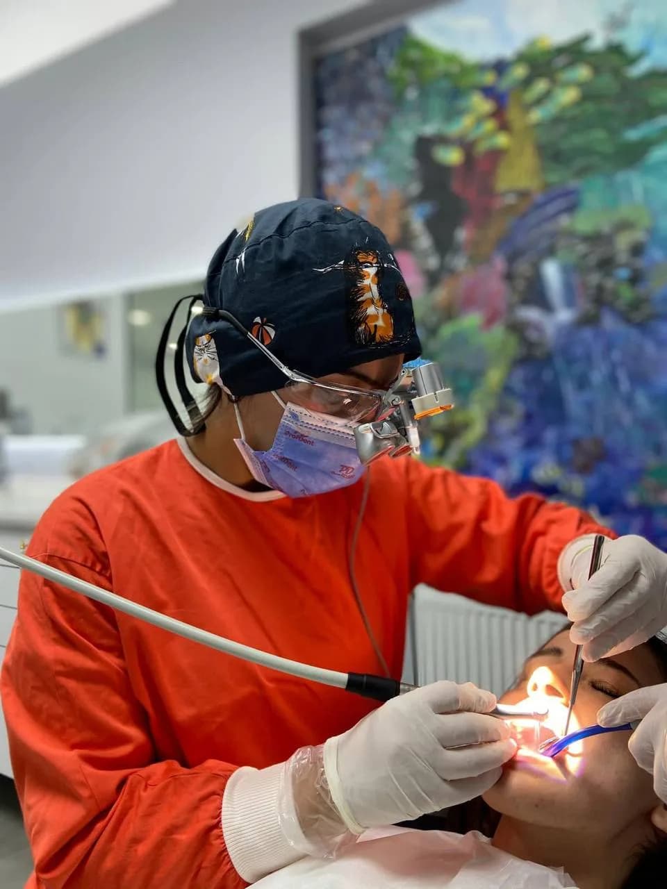 Melis Dental — uzman diş hekimi tedavi sırasında